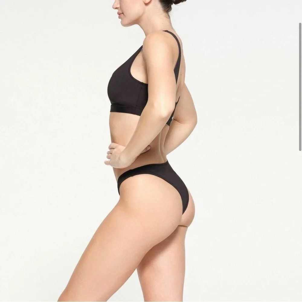 SKIMS Cheeky Tanga Bikini Bottom in Onyx. NWT!